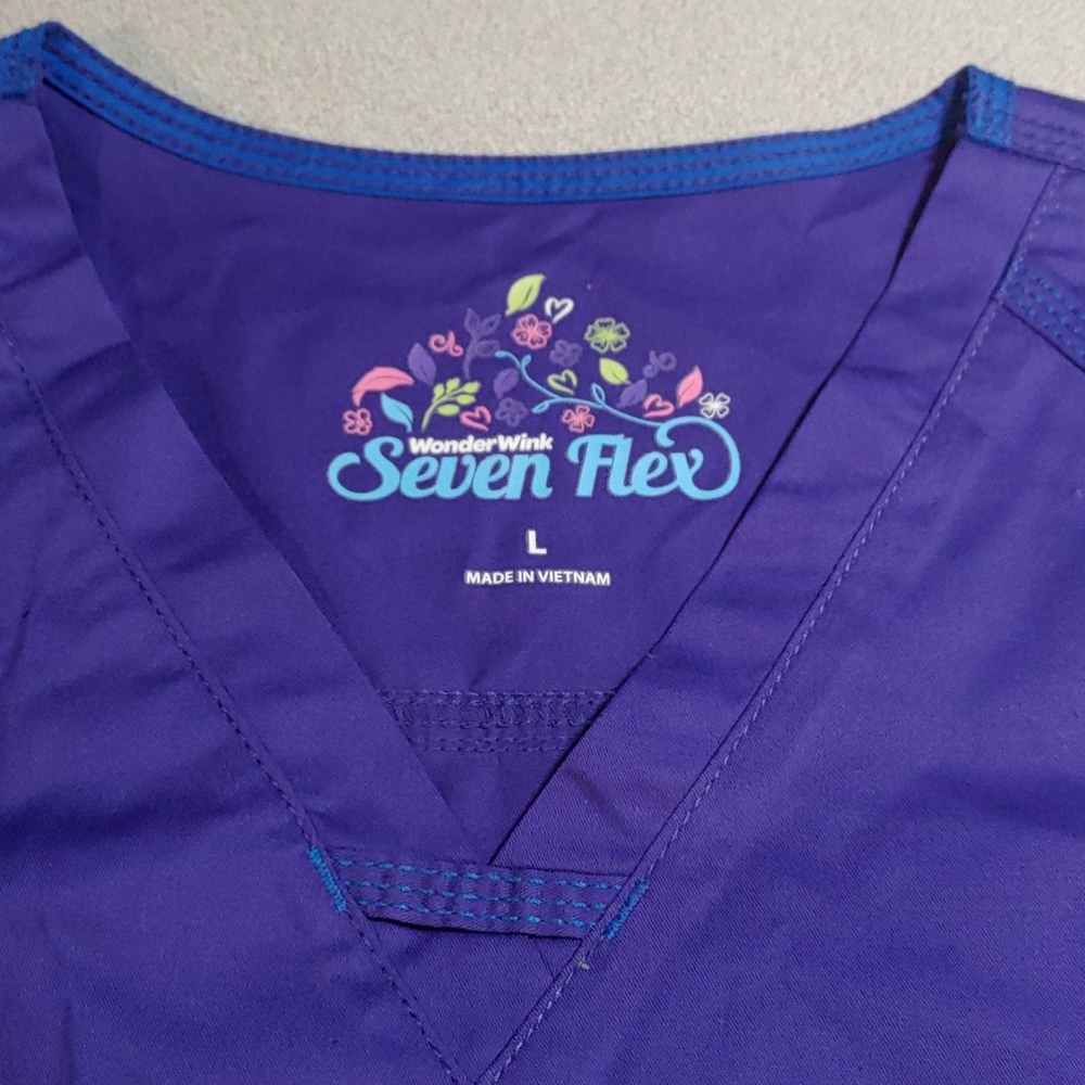 DONATED WonderWink Seven Flex Scrub Top Pretty Purple!